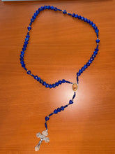Lade das Bild in den Galerie-Viewer, Handgemachter Herzperlenrosenkranz aus Italien (dunkelblau)
