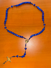Lade das Bild in den Galerie-Viewer, Handgemachter Herzperlenrosenkranz aus Italien (dunkelblau)
