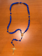 Lade das Bild in den Galerie-Viewer, Handgemachter Herzperlenrosenkranz aus Italien (dunkelblau)
